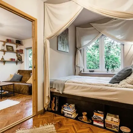 With Nook Bed